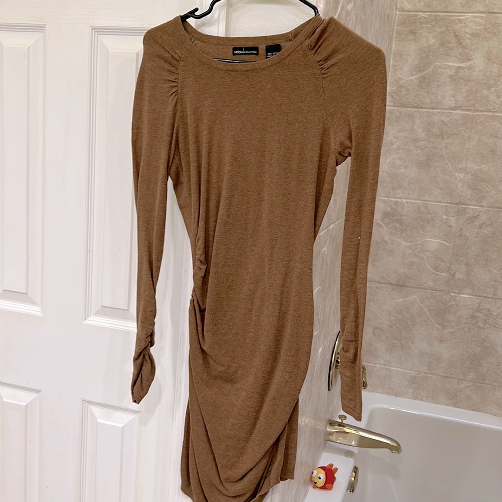 Medium sized- barely worn dress! Moda-international is the brand!